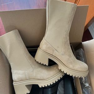BRAND NEW STEVE MADDEN BOOTS TAN SUEDE